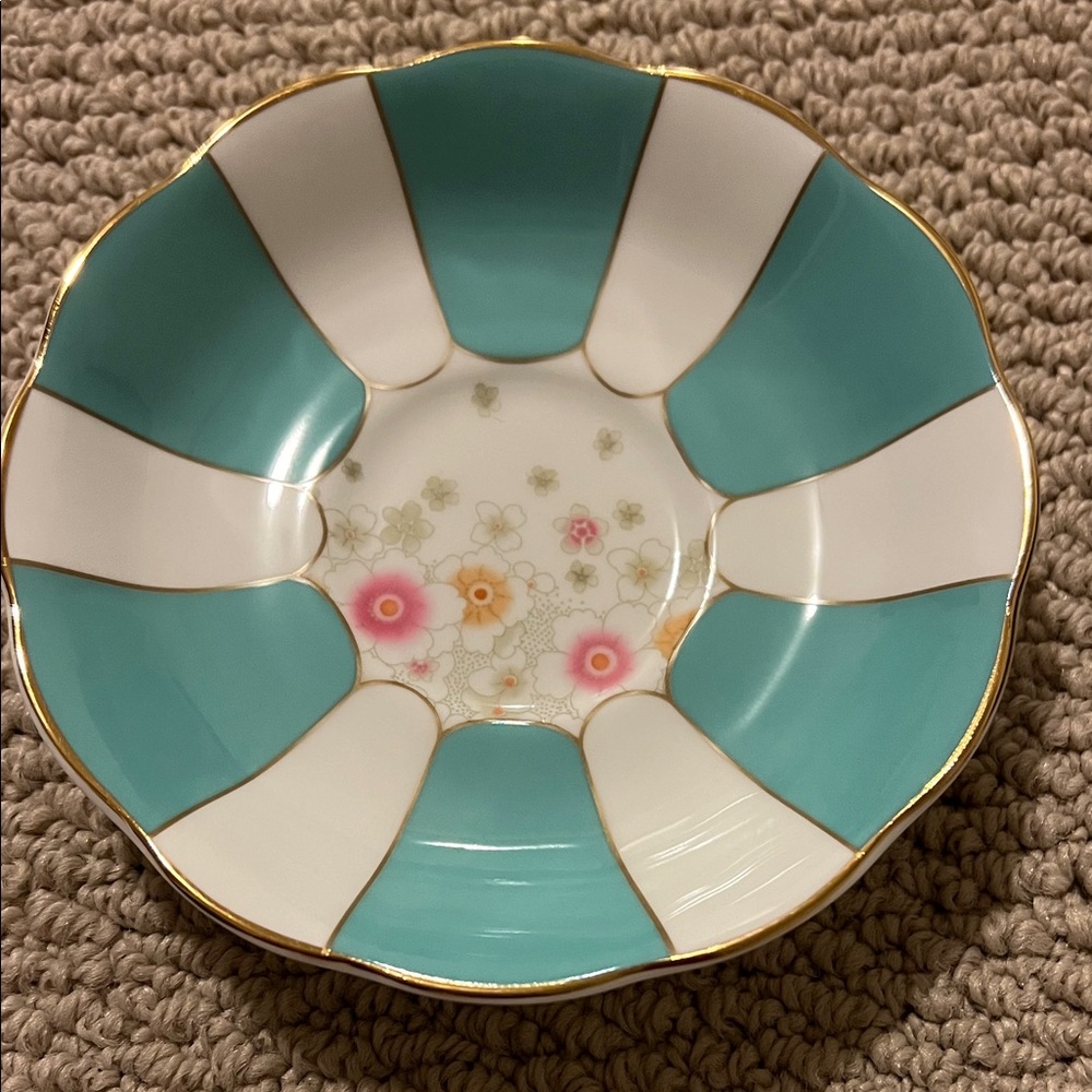 NWOT Royal Albert Mint Deco tea saucer